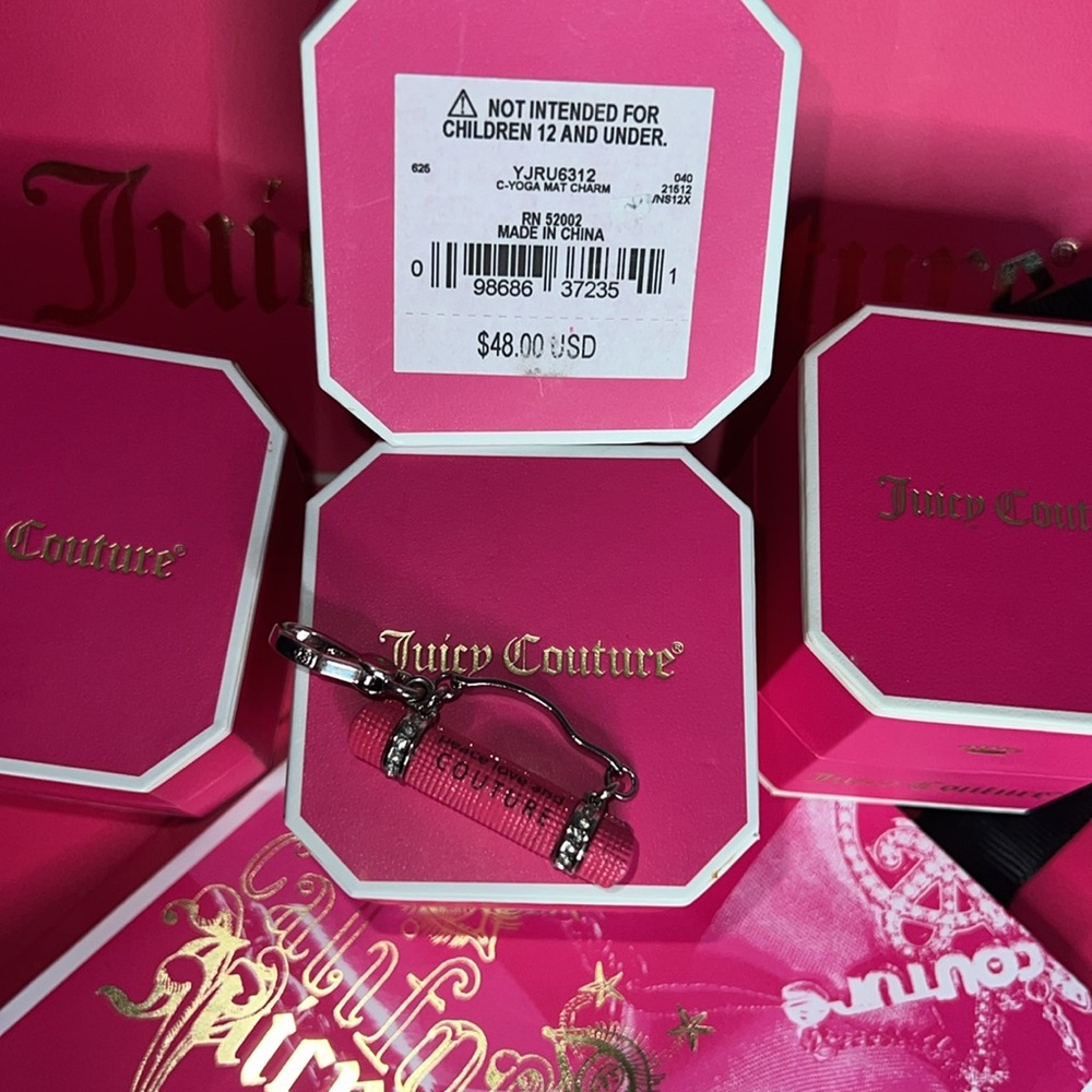RETIRED✨Vintage Juicy Couture yoga mat charm🎀 - Picture 3 of 5